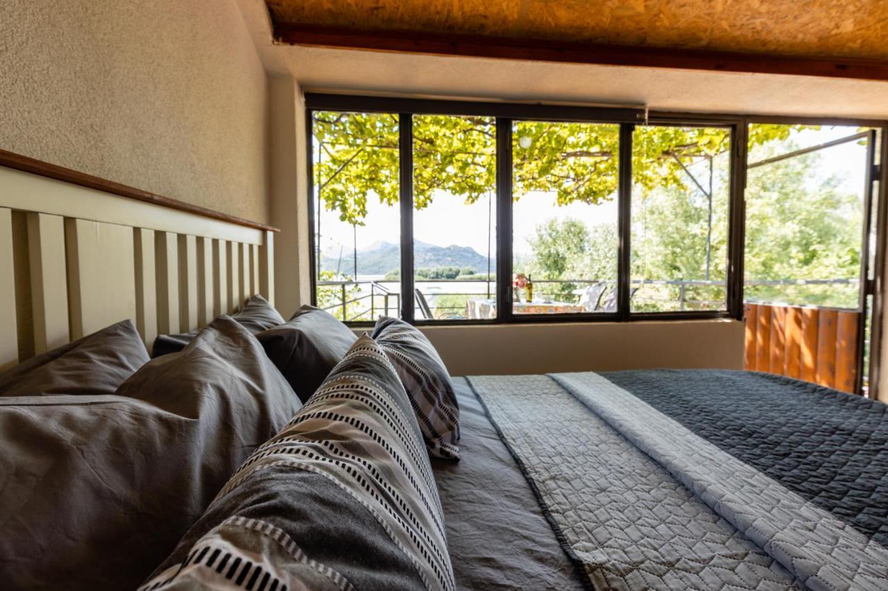 Lake House Buric Vranjina Extérieur photo